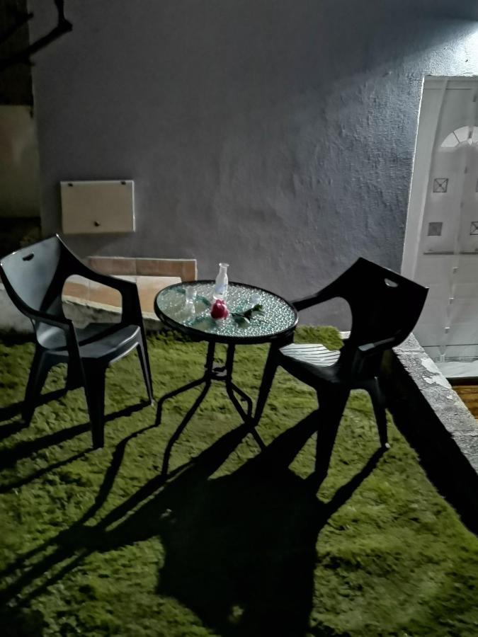 Frasta'S Rose Lägenhet Plaka  Exteriör bild